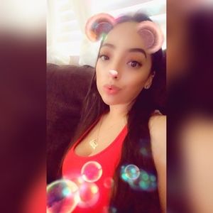 Meet your Posher, Alma